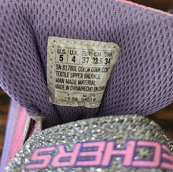 Sketchers Memory Foam NWOT. Size 5 Girls. (Bin11) - Picture 8 of 9